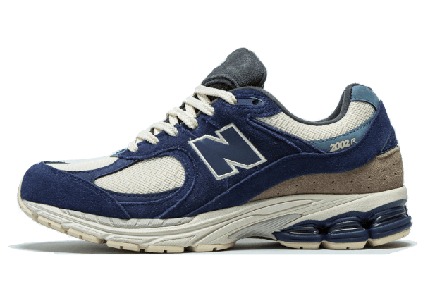 Explore the New Balance 2002R Light Cream Purple, combining stylish design, premium materials, and all-day comfort for any occasion.